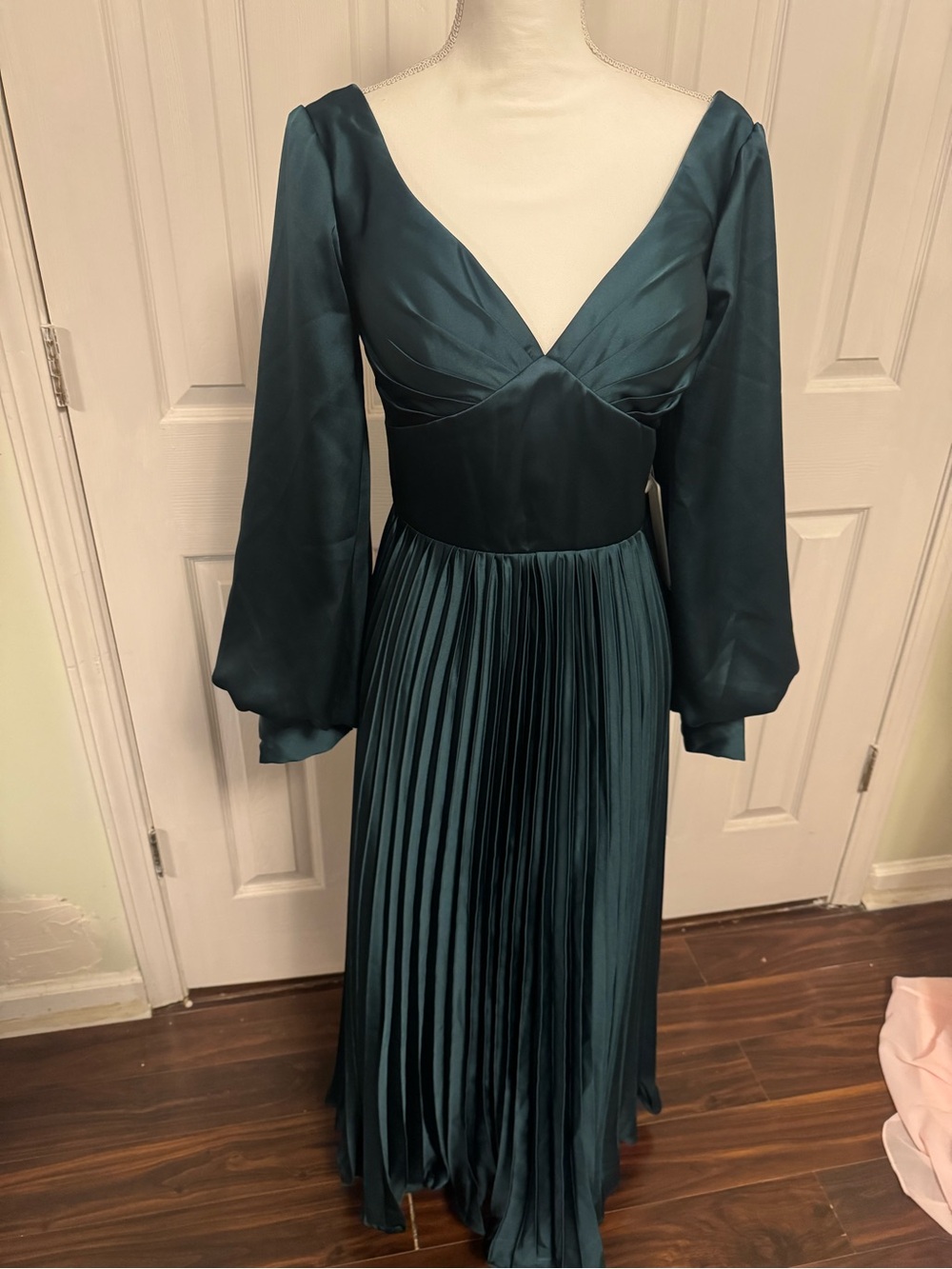 Elegant Teal Pleated Maxi Dress with V-Neck